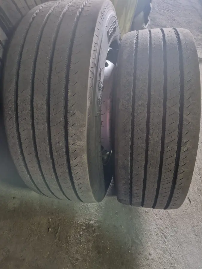 Pneus Pirelli 315/60 22.5
