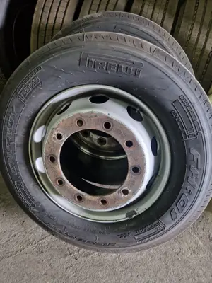 Pneus Pirelli 315/60 22.5