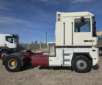 Renault AE Magnum 520