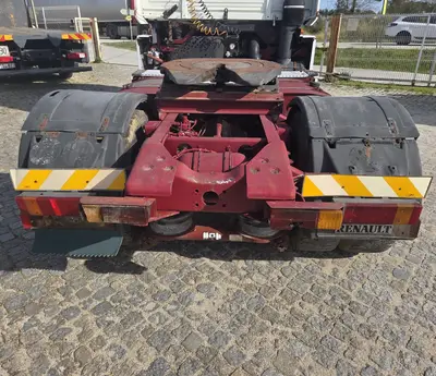Renault AE Magnum 520