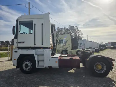 Renault AE Magnum 520