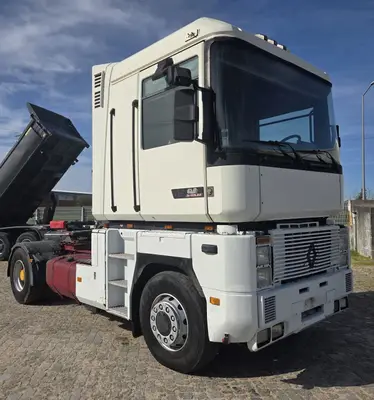 Renault AE Magnum 520
